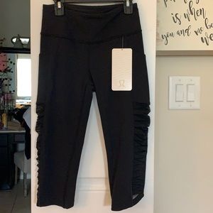 NWT Size 4 lululemon Sharp Turns Crop